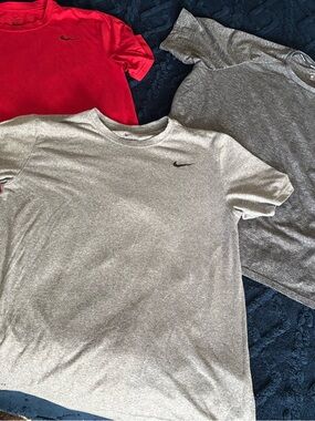 Nike Short Sleeve Performance Tees - Red & Gray Mens Large